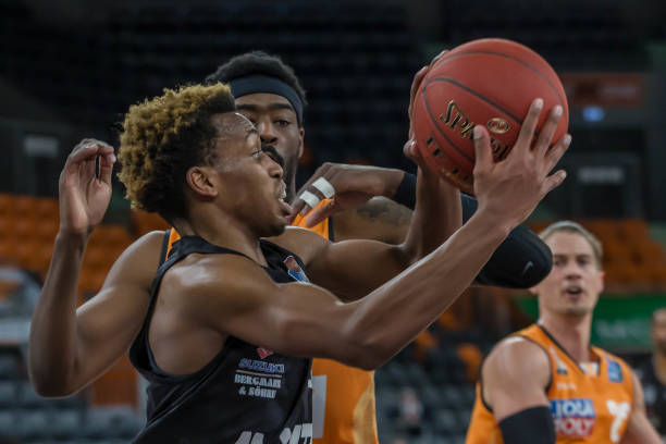 南足球蓬勃 南足球蓬勃